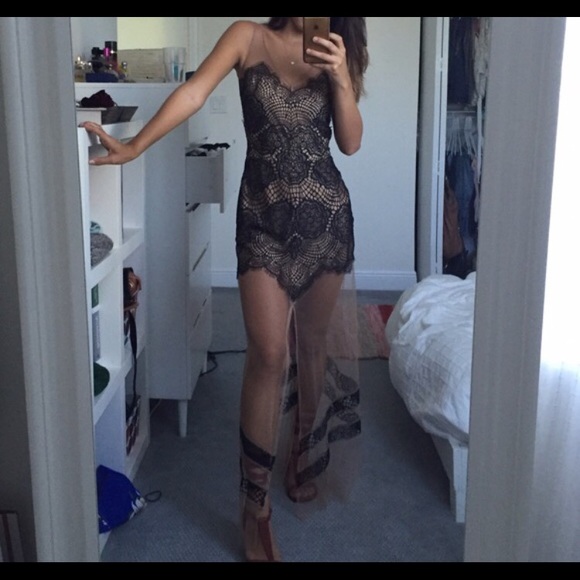 For love lemons Antigua maxi dress ,Bought but haven’t used it.  Love it!!! - Picture 4 of 4